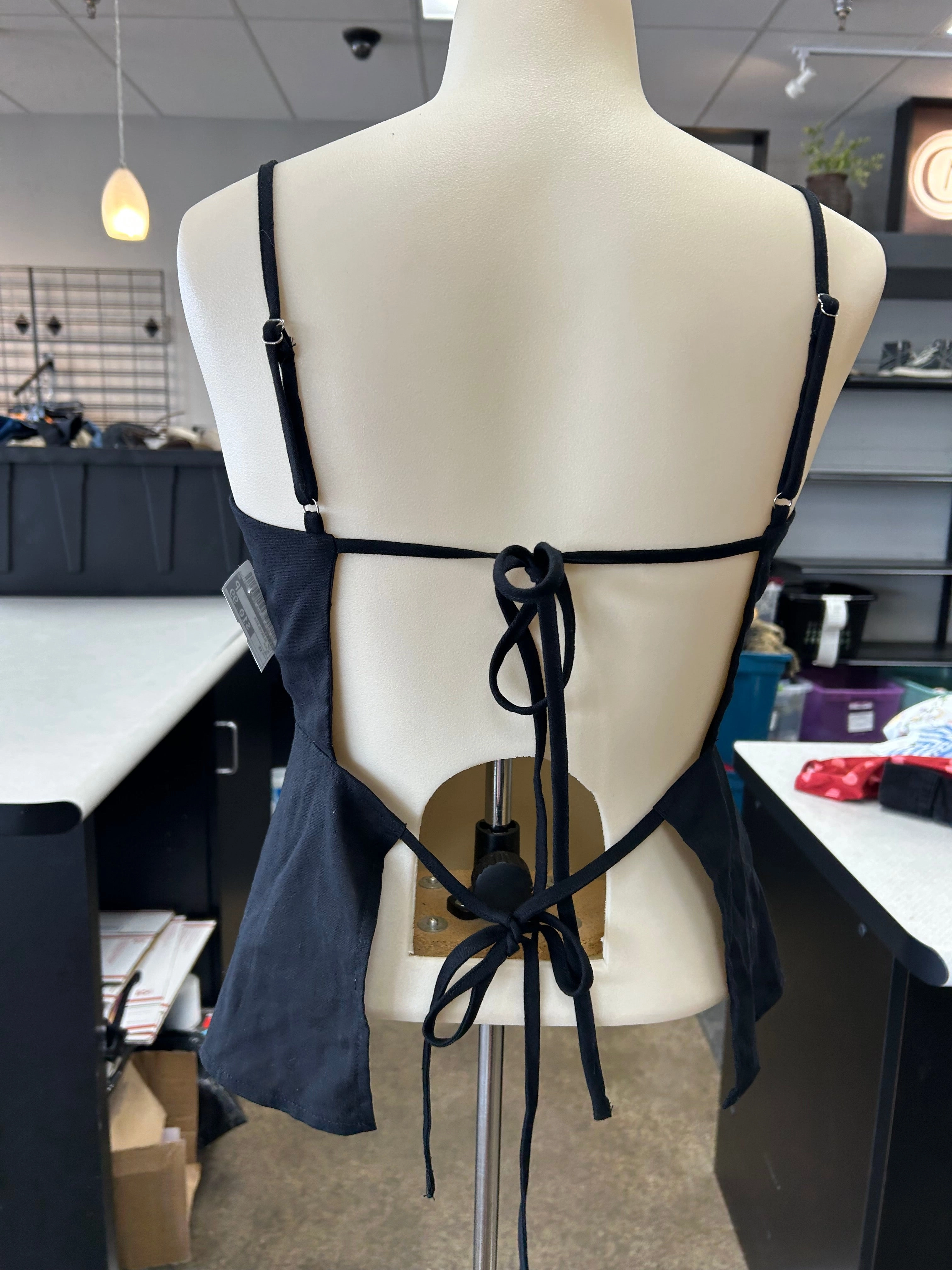 Top Sleeveless By Le Lis In Black, Size:Xs